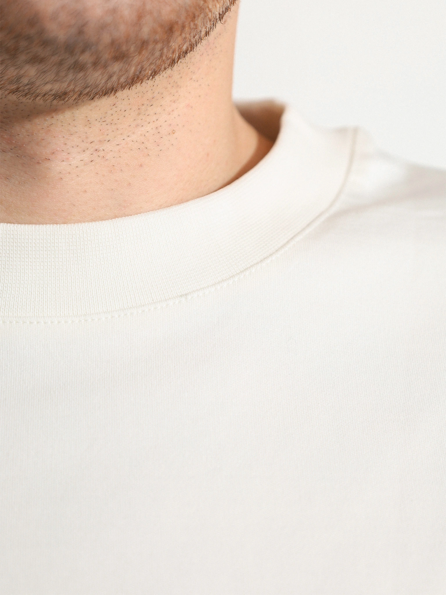 Футболка белого цвета из смесового хлопка